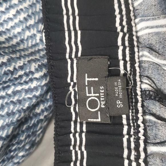 Loft Dress Capri Pants - Picture 2 of 2